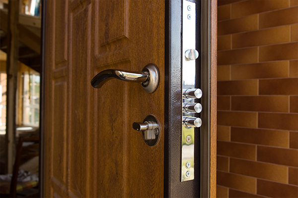 How to Open a Deadbolt Lock From the Outside – Different Ways to Unlock Deadbolt Locks